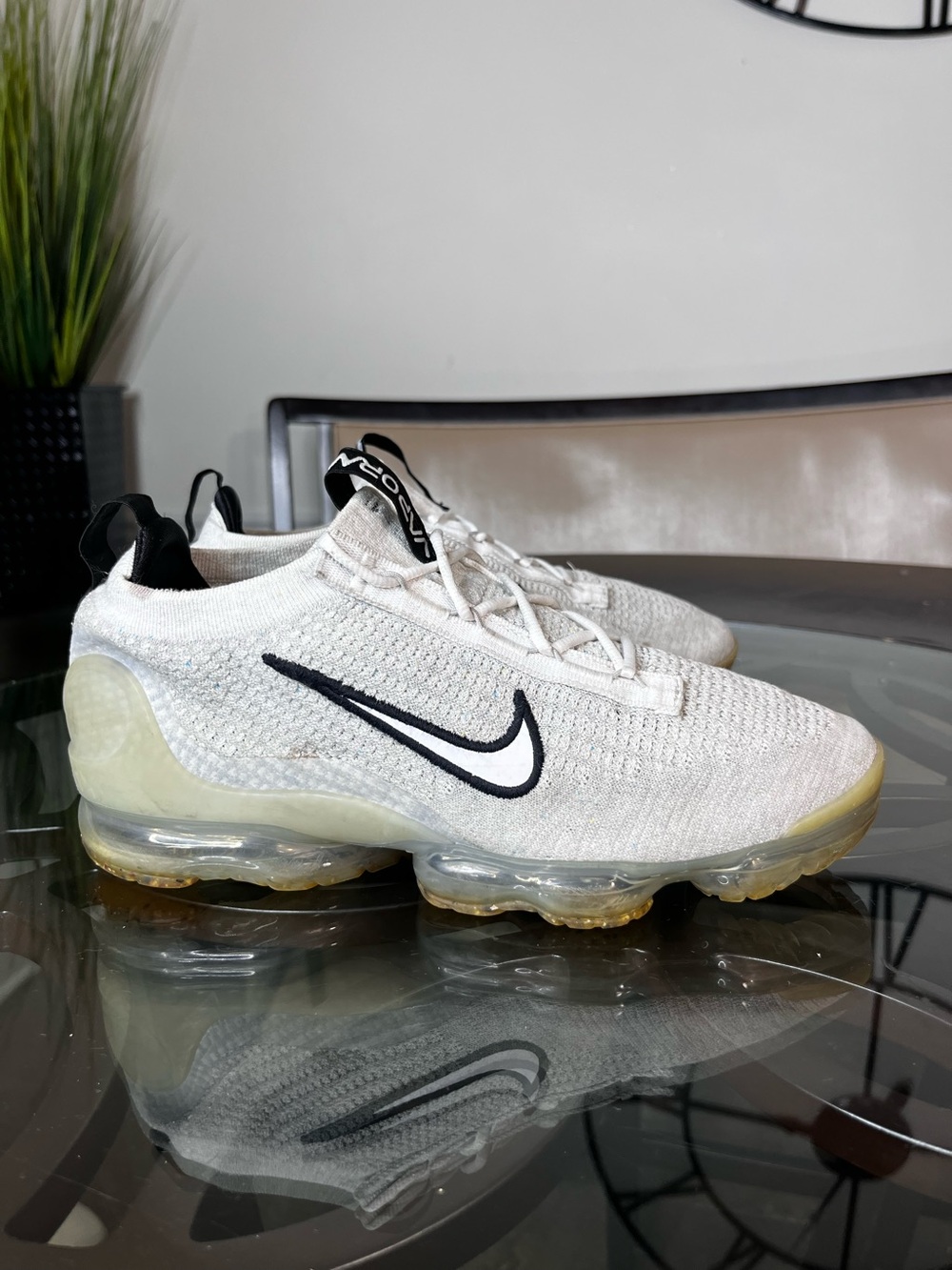 Nike Air VaporMax 2021
Flyknit Shoes Mens White Sneakers  Sz 10.5